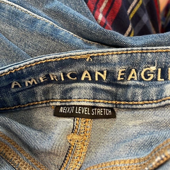 Medium wash skinny jeans with holes - Picture 3 of 4